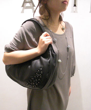 FIORI LEATHER_SHOULDER_ROUND_NERO.jpg