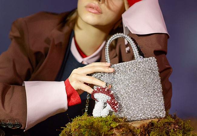 アンテプリマ モティーヴォ フルッタ チャーム パイナップル 2024 完売品 トレンドのバッグチャームで楽しむ、大人の秋スタイル MOTIVO