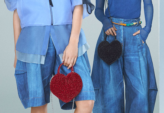 クオーリ/エナメルレッド、クオーリ/エナメルブラック