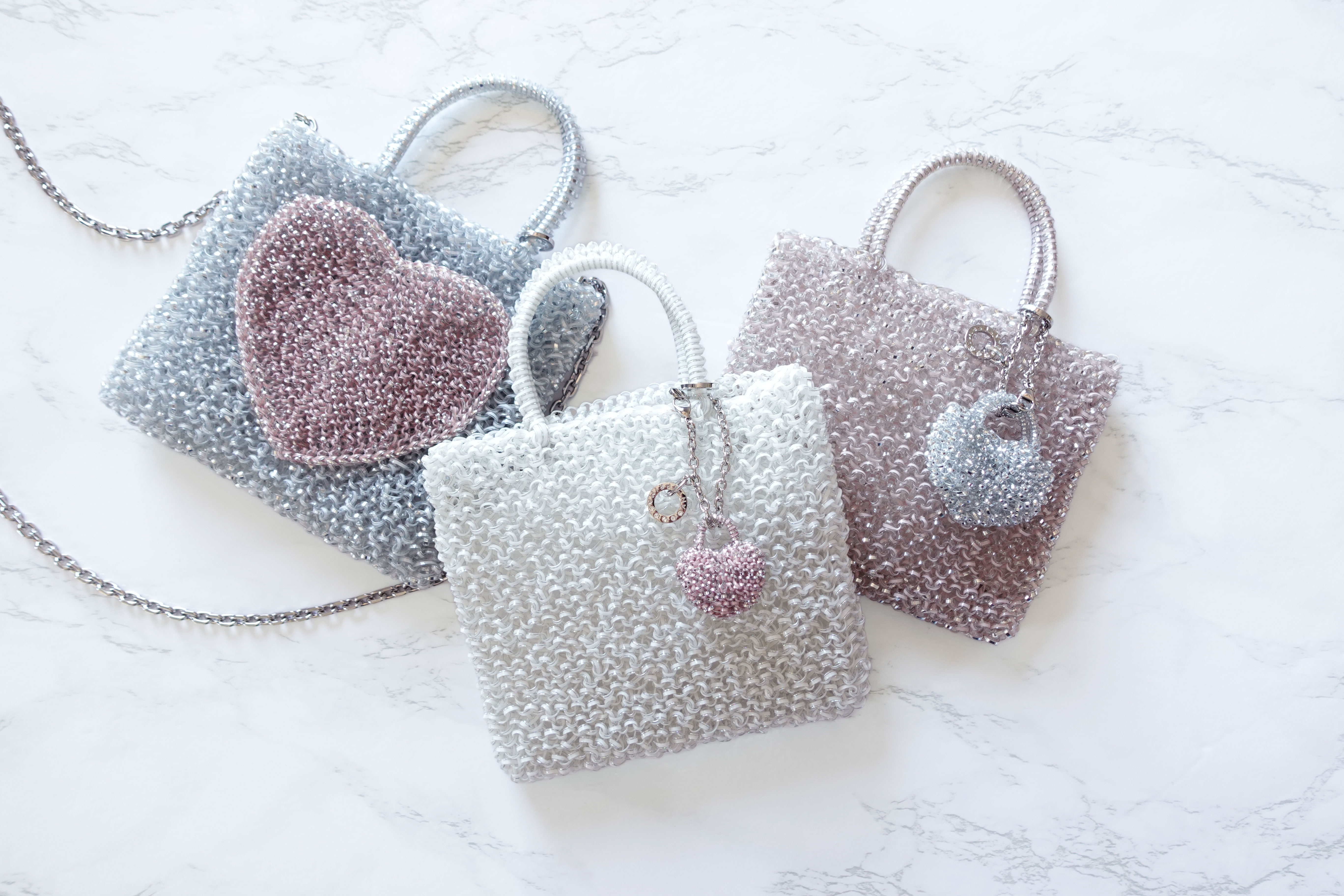 クオーリ/ホワイトシルバー×フラミンゴシルバー,スタンダードミニアトゥーラ/オーロラホワイト,クオーリ/ミニバッグチャーム/フラミンゴシルバー,スタンダードミニアトゥーラ/パウダリーピンクシルバー,クオーリ/バッグチャーム/シルバー