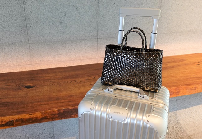 新品 RIMOWA フルレザー 二つ折り財布