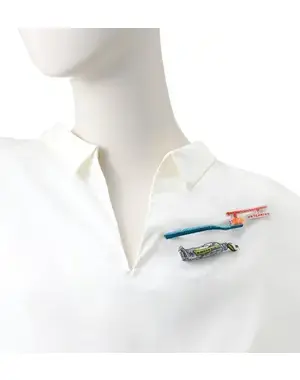 タカヒロ イワサキ/ブローチ/マルチ